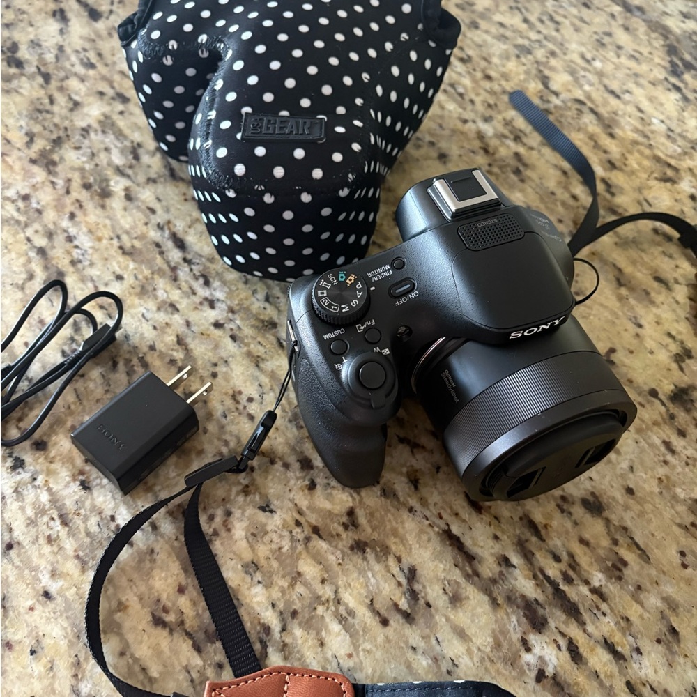 Sony Cybershot 50x zoom camera